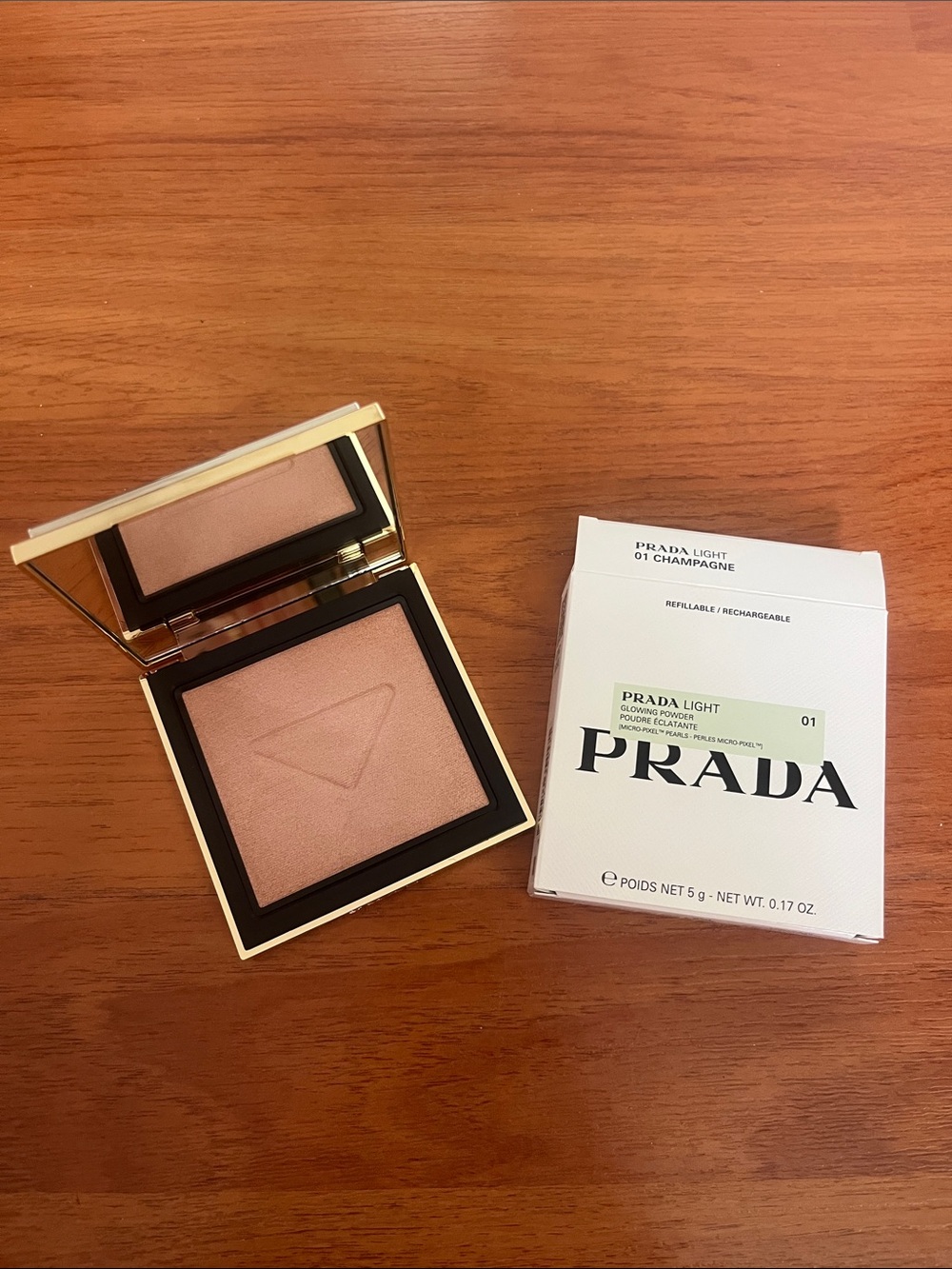 Prada Light Glowing Powder 01 Champagne - Highlighter